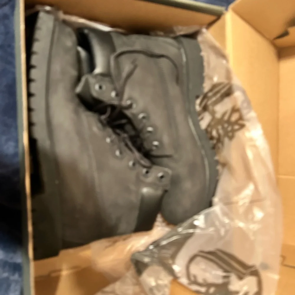 Timberland Boots size 6 juniors fit like size 8 men’s